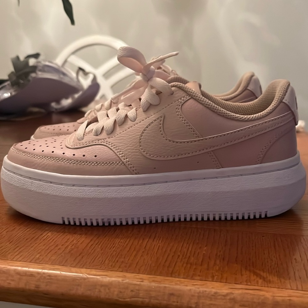 Nikes women’s size 7 pink